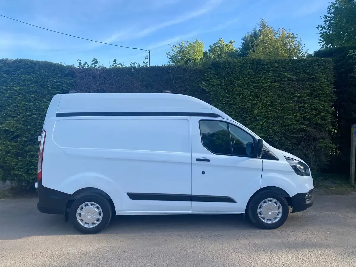 Used Ford Transit Custom 105 HP (77 kW) 2019 White Van