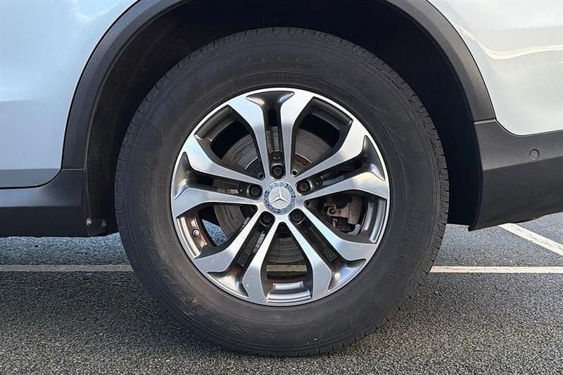 Used Mercedes GLC220 Executive 170 HP (125 kW) 2016 Diamond silver Estate