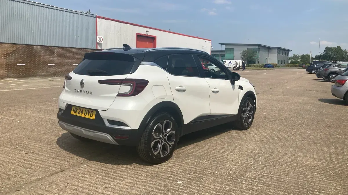 Used Renault Captur Techno 91 HP (66 kW) 2024 White/black SUV
