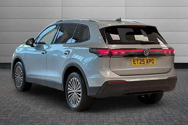 Usado VW Tiguan Match 204 HP (150 kW) 2025 Prateado SUV