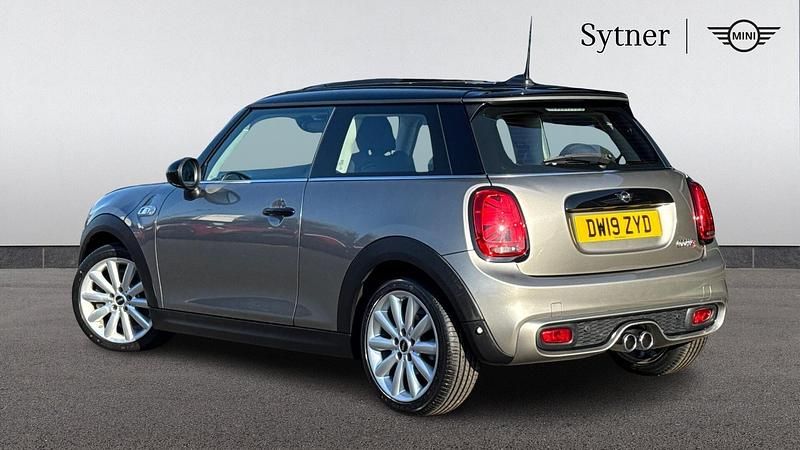 Used Mini Cooper S Classic 189 HP (139 kW) 2019 Silver Hatchback