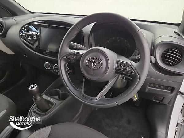 Used Toyota Aygo X PURE 72 HP (52 kW) 2025 White SUV