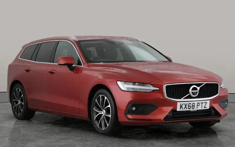 Usado Volvo V60 Momentum 150 HP (110 kW) 2018 Vermelho Carrinha