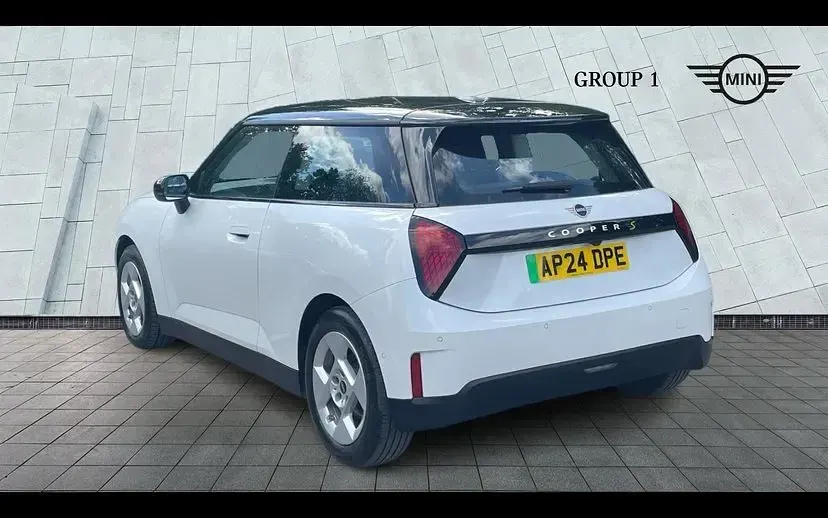 Used Mini Cooper SE Classic 158 kW (215 HP) 2024 White Hatchback