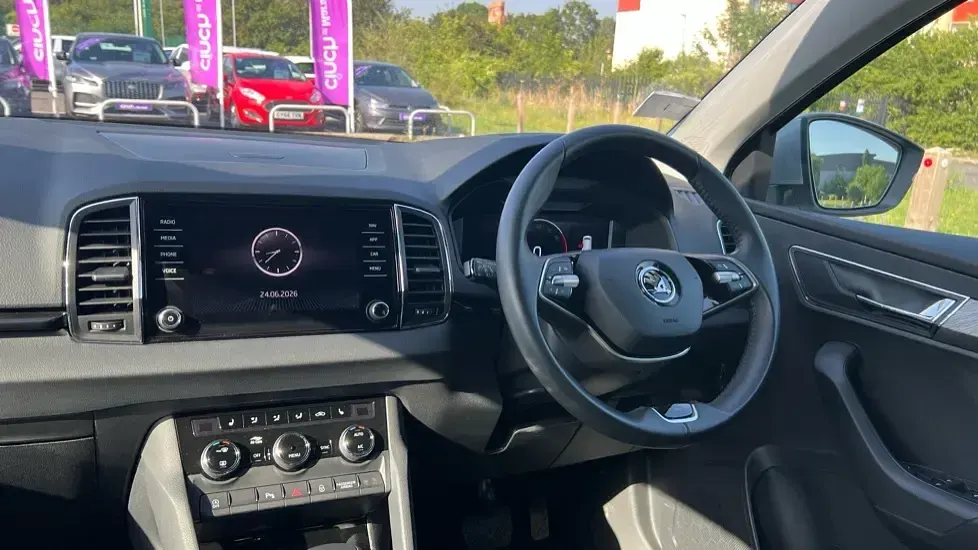 Used Skoda Karoq SE L 150 HP (110 kW) 2024 Brilliant silver metallic SUV