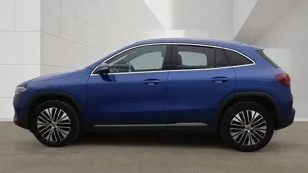 Begagnad Mercedes EQA250+ Executive 139 kW (190 HK) 2024 Blå SUV