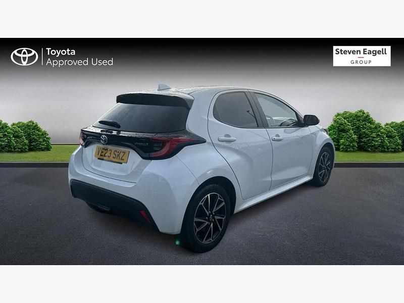 Used Toyota Yaris Hybrid Design 116 HP (85 kW) 2023 White Hatchback