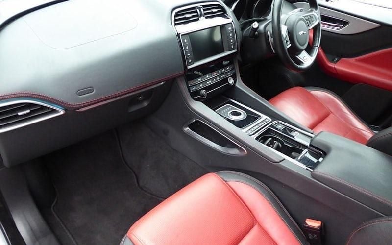 Usado Jaguar F-Pace R-Sport 250 HP (183 kW) 2020 SUV