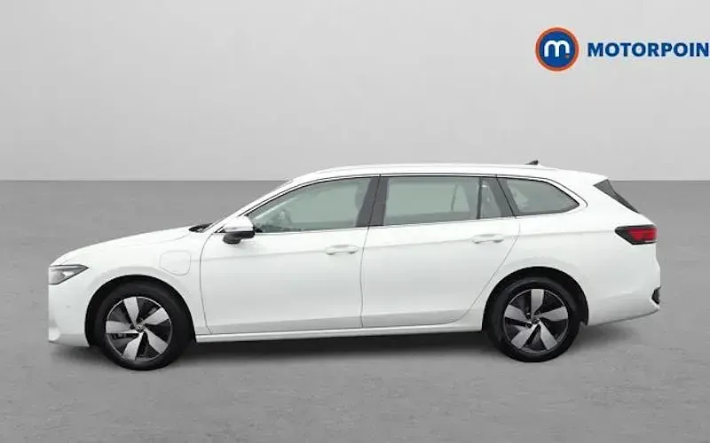 Used VW Passat Life 204 HP (150 kW) 2025 White Estate