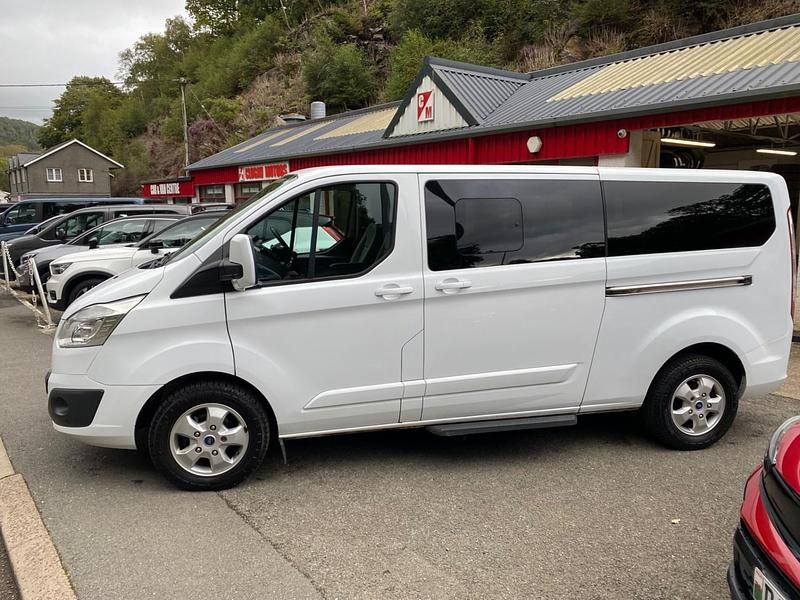 Used Ford Tourneo Custom Titanium 130 HP (95 kW) 2017 White Van