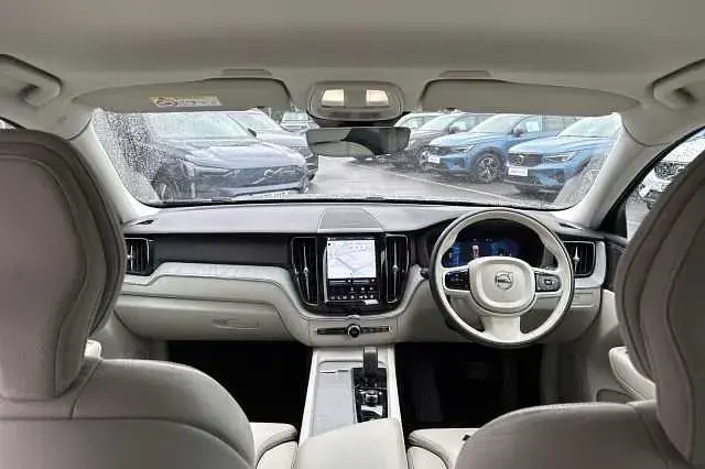 Used Volvo XC60 Plus 247 HP (181 kW) 2025 SUV