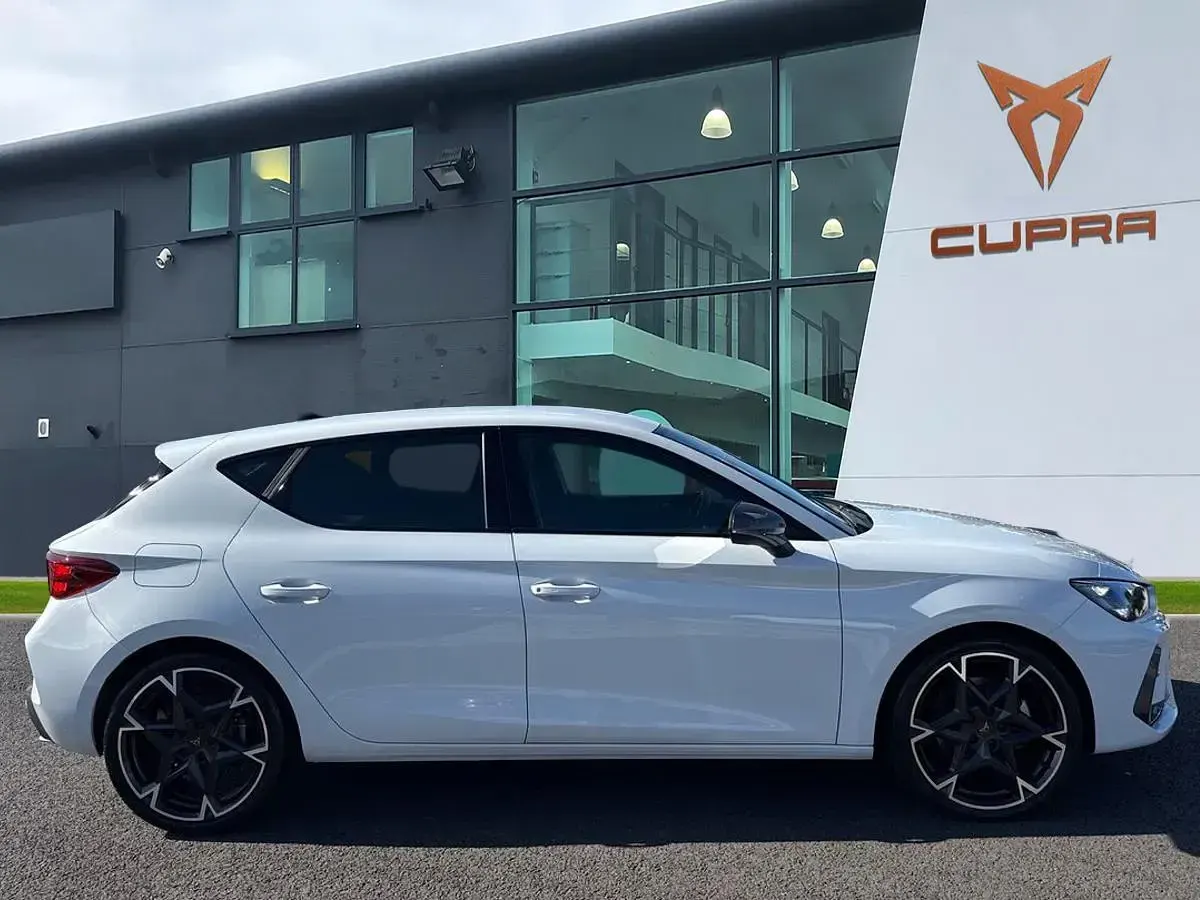 Used Cupra Leon 150 HP (110 kW) 2025 White Hatchback
