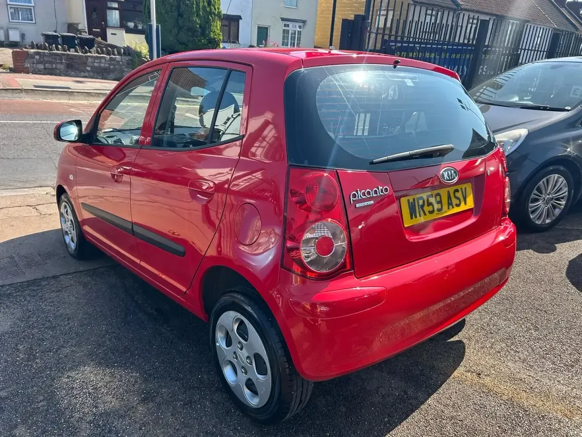 Used Kia Picanto 64 HP (47 kW) 2010 Red Hatchback