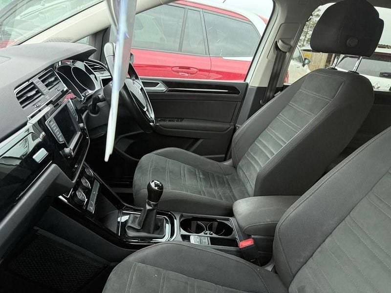 Used VW Touran SEL 150 HP (110 kW) 2017 White MPV