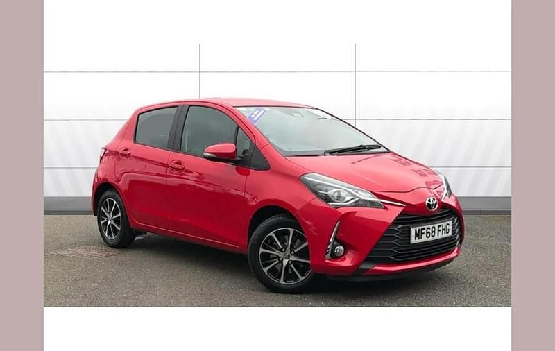 Used Toyota Yaris 111 HP (81 kW) 2018 Red Hatchback