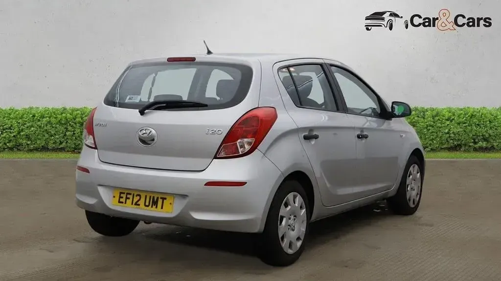 Used Hyundai i20 Classic 85 HP (62 kW) 2012 Silver Hatchback