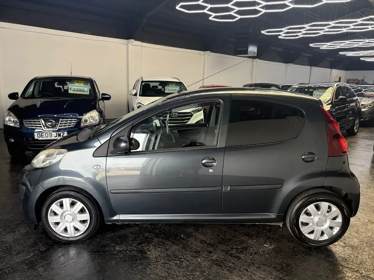 Used Peugeot 107 Active 68 HP (50 kW) 2013 Grey Hatchback