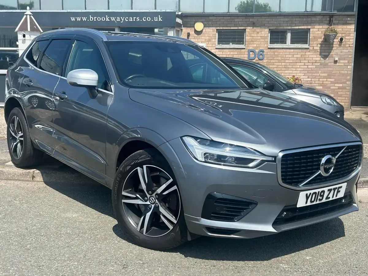 Used Volvo XC60 R-Design 384 HP (282 kW) 2019 Grey SUV
