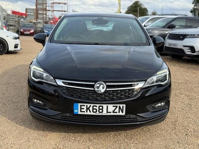 Used Vauxhall Astra SRi 105 HP (77 kW) 2018 Black Hatchback
