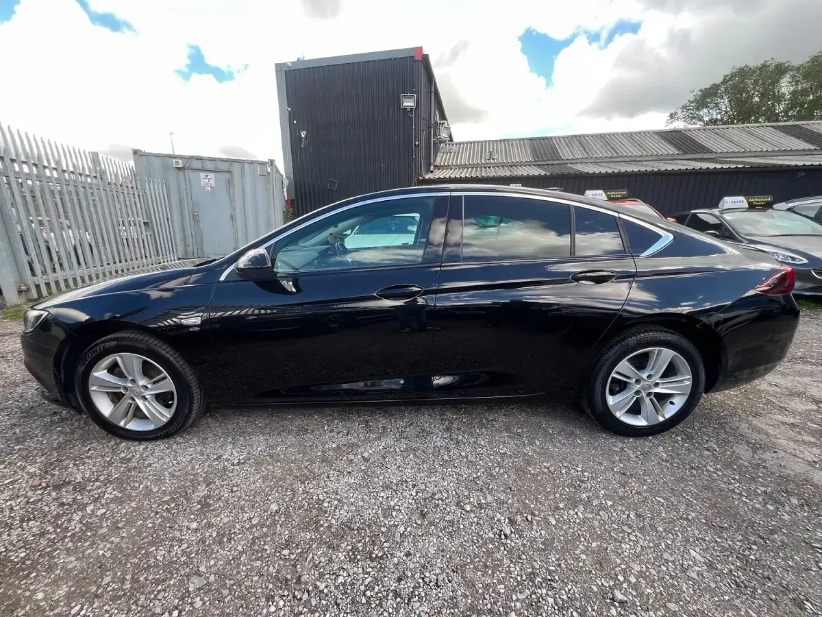 Used Vauxhall Insignia Elite 110 HP (80 kW) 2018 Black Hatchback