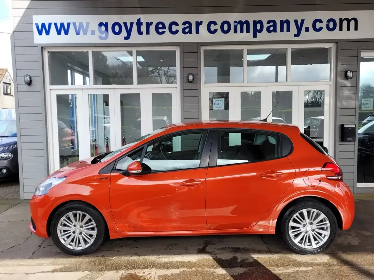 Gebraucht Peugeot 208 Signature Sky 2020 Orange Kleinwagen