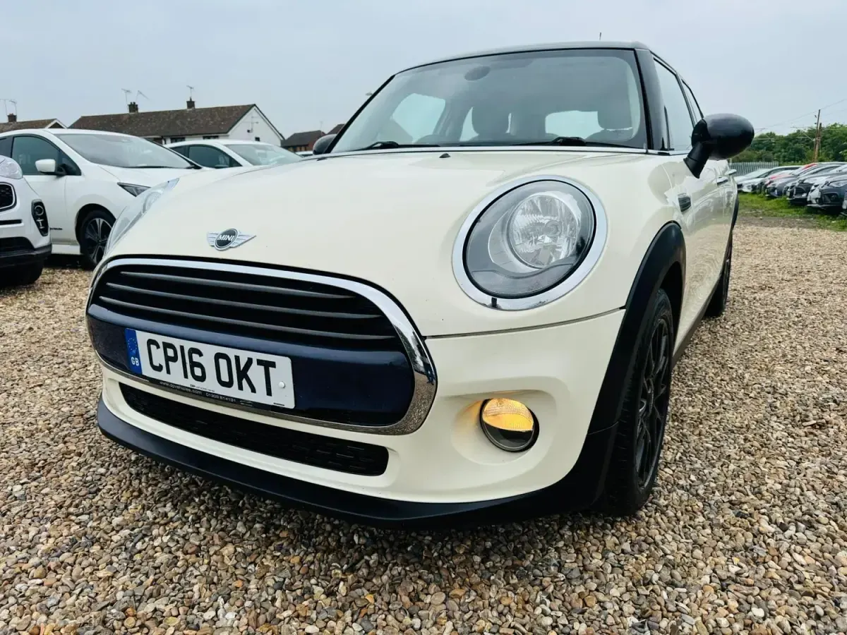Usado Mini Cooper Hatch 2016 Blanco Utilitario