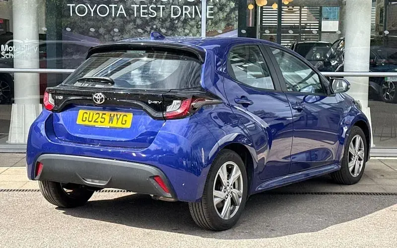 Used Toyota Yaris Hybrid 116 HP (85 kW) 2025 Blue Hatchback