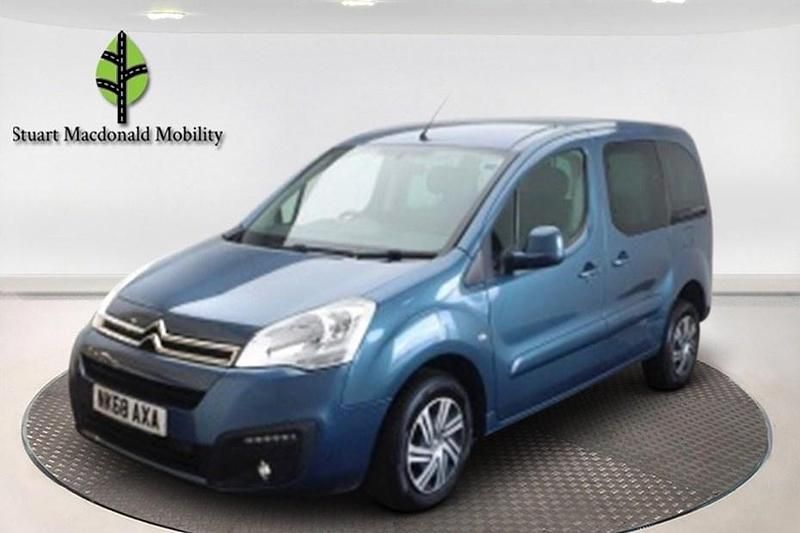 Usado Citroën Berlingo Feel 100 HP (73 kW) 2019 Azul Monovolume