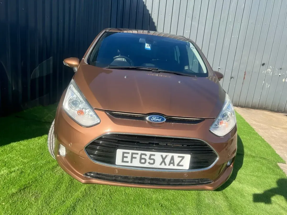 Usado Ford B-MAX Titanium X 105 HP (77 kW) 2015 Dourado Monovolume