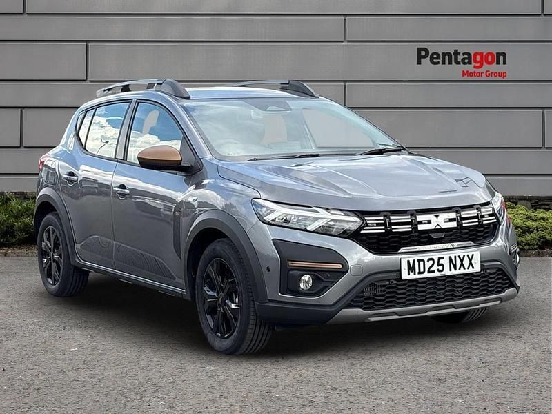 Shadow grey Used 2025 Dacia Sandero Extreme Hatchback | £19,450 (Expensive) - Image 1/4