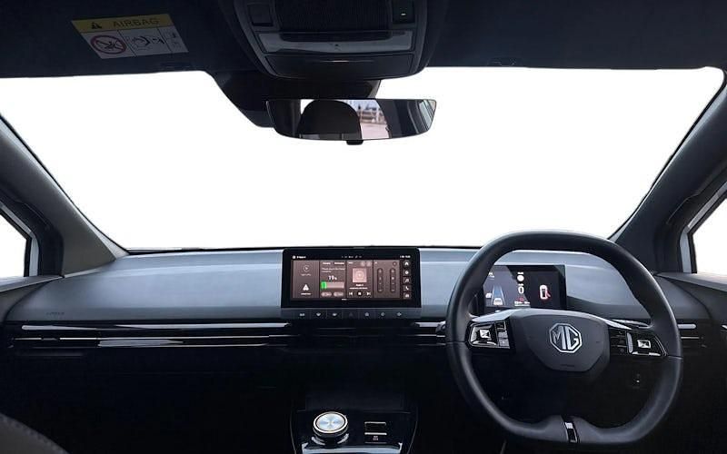 Used MG MG4 EV SE 125 kW (170 HP) 2023 White Hatchback