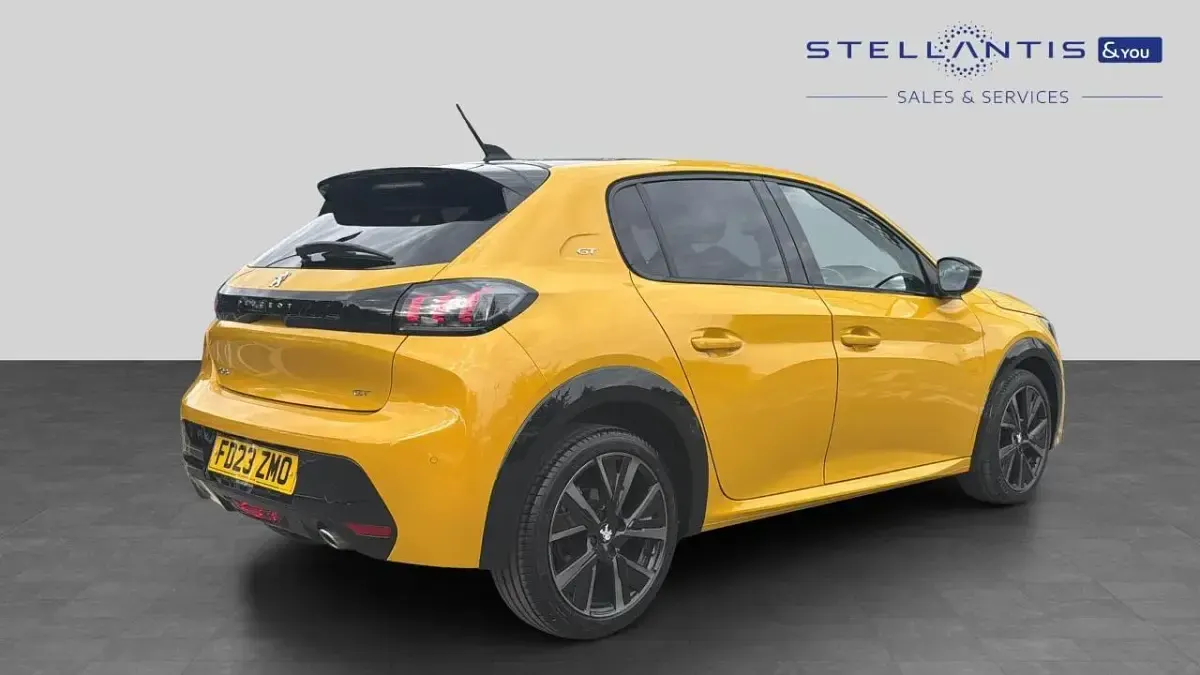 Used Peugeot 208 GT 99 HP (72 kW) 2023 Yellow Hatchback