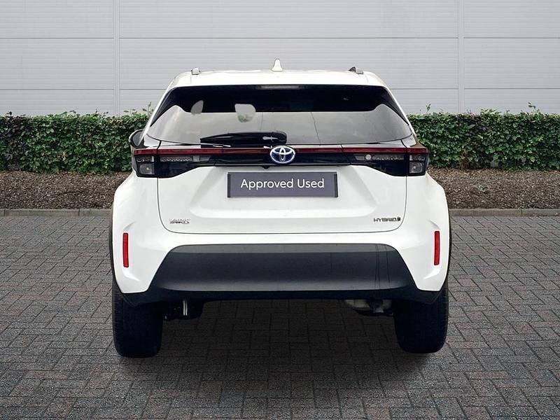 Used Toyota Yaris Hybrid Design 2023 White Hatchback