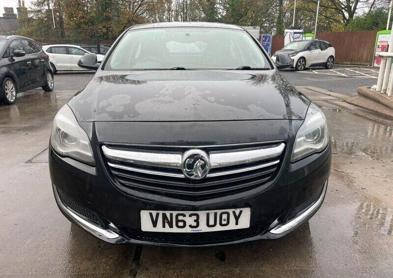 Black Used 2014 Vauxhall Insignia Design Edition Hatchback | £2,995 (Fair price) - Image 1/4