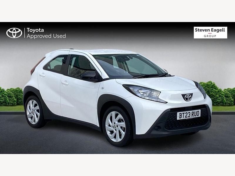White Used 2023 Toyota Aygo X PURE SUV | £12,504 - Image 1/3