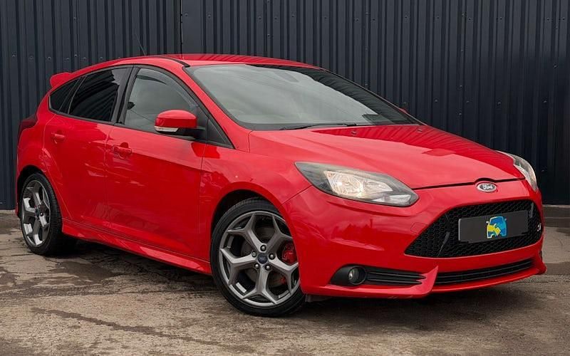 Used Ford Focus ST 250 HP (183 kW) 2014 Red Hatchback