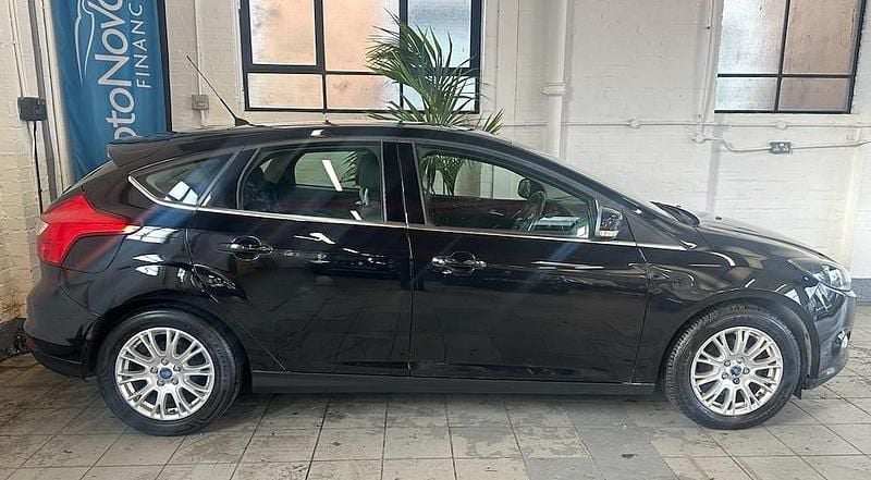 Used Ford Focus Titanium 125 HP (91 kW) 2012 Black Hatchback