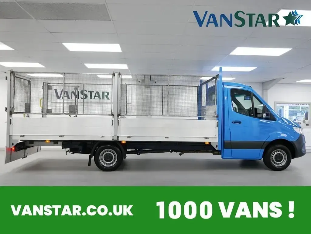 Usado Mercedes Sprinter 150 HP (110 kW) 2024 Azul Van