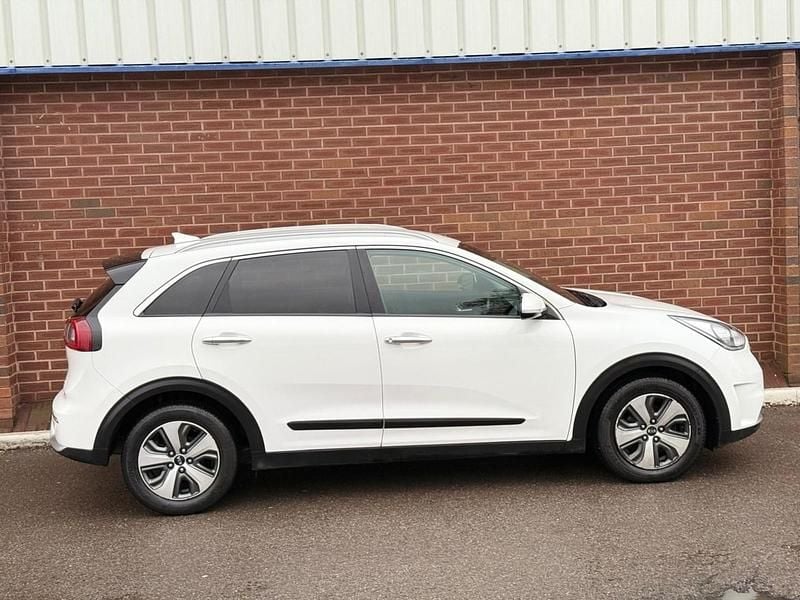 Used Kia Niro 141 HP (103 kW) 2019 White SUV