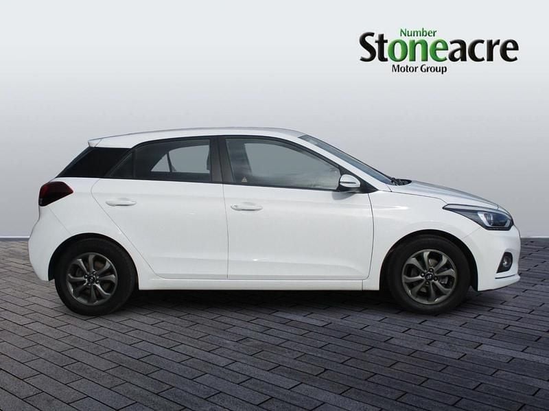 Used Hyundai i20 SE 84 HP (61 kW) 2020 White Hatchback