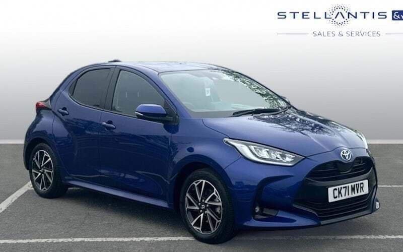 Used 2025 Toyota Yaris Hybrid Design Hatchback | £15,868 (Super price) - Image 1/4
