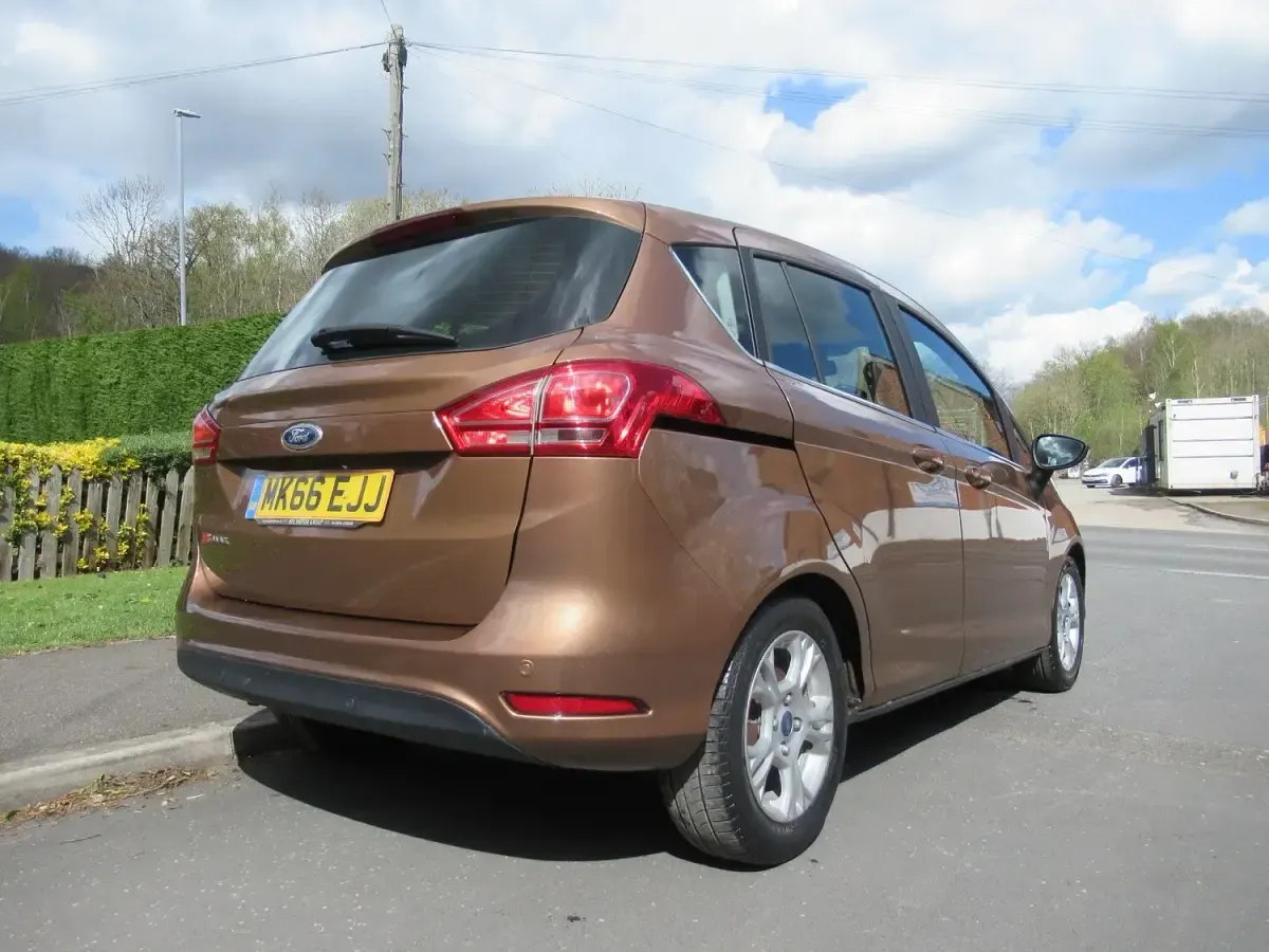 Used Ford B-MAX Zetec 90 HP (66 kW) 2016 Gold MPV