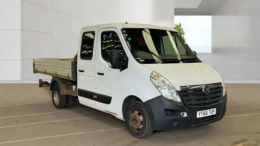Used Vauxhall Movano 125 HP (91 kW) 2016 White MPV