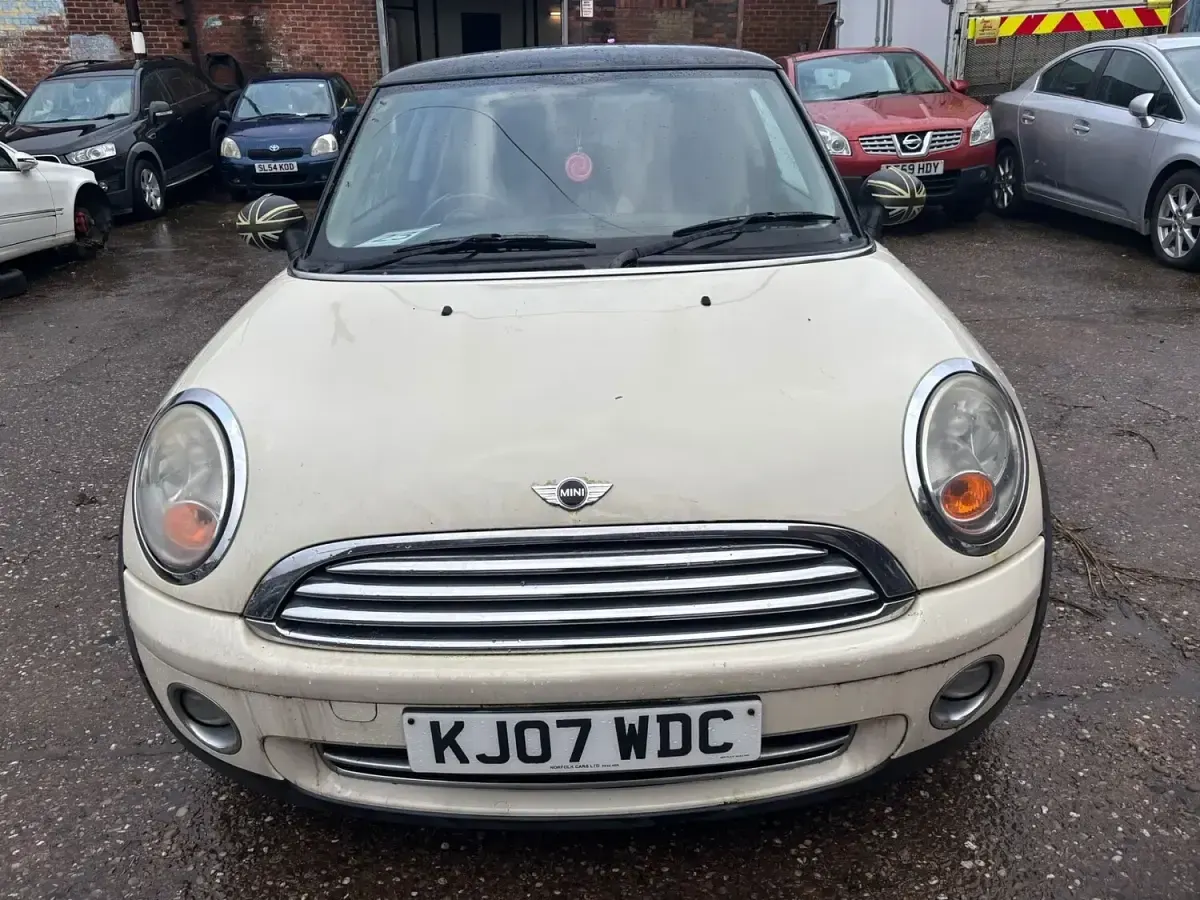 Used Mini Cooper Hatch 2007 White Hatchback