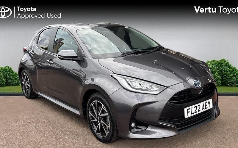 Used 2025 Toyota Yaris Hybrid Design Hatchback | £17,149 (Super price) - Image 1/4