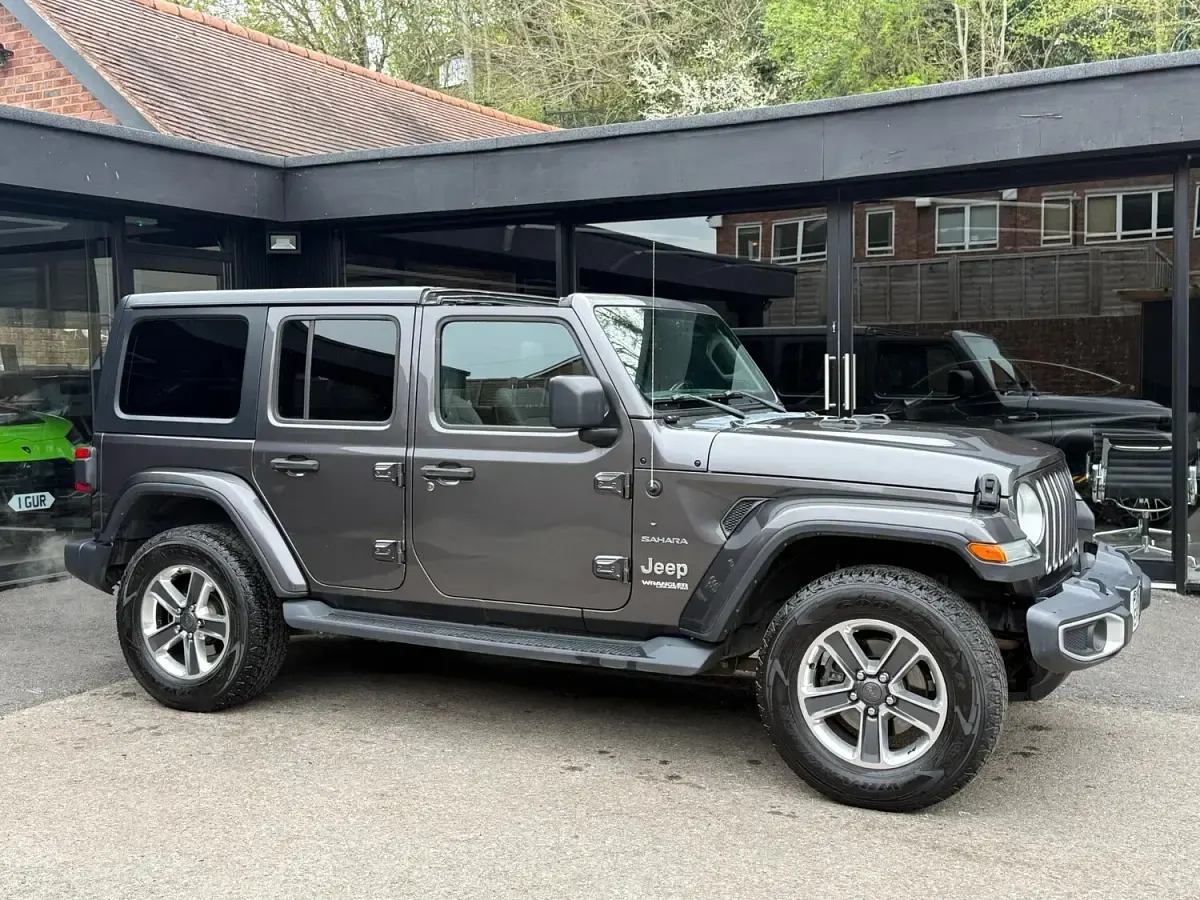 Used Jeep Wrangler Sahara 285 HP (209 kW) 2018 Grey SUV
