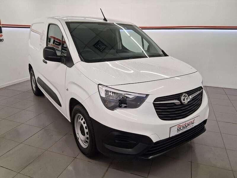 White Used 2022 Vauxhall Combo MPV | £9,999 (Super price) - Image 1/4