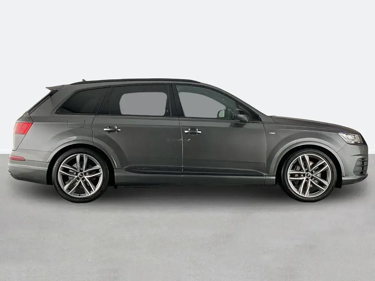 Used Audi Q7 Black Edition 286 HP (210 kW) 2019 Grey SUV