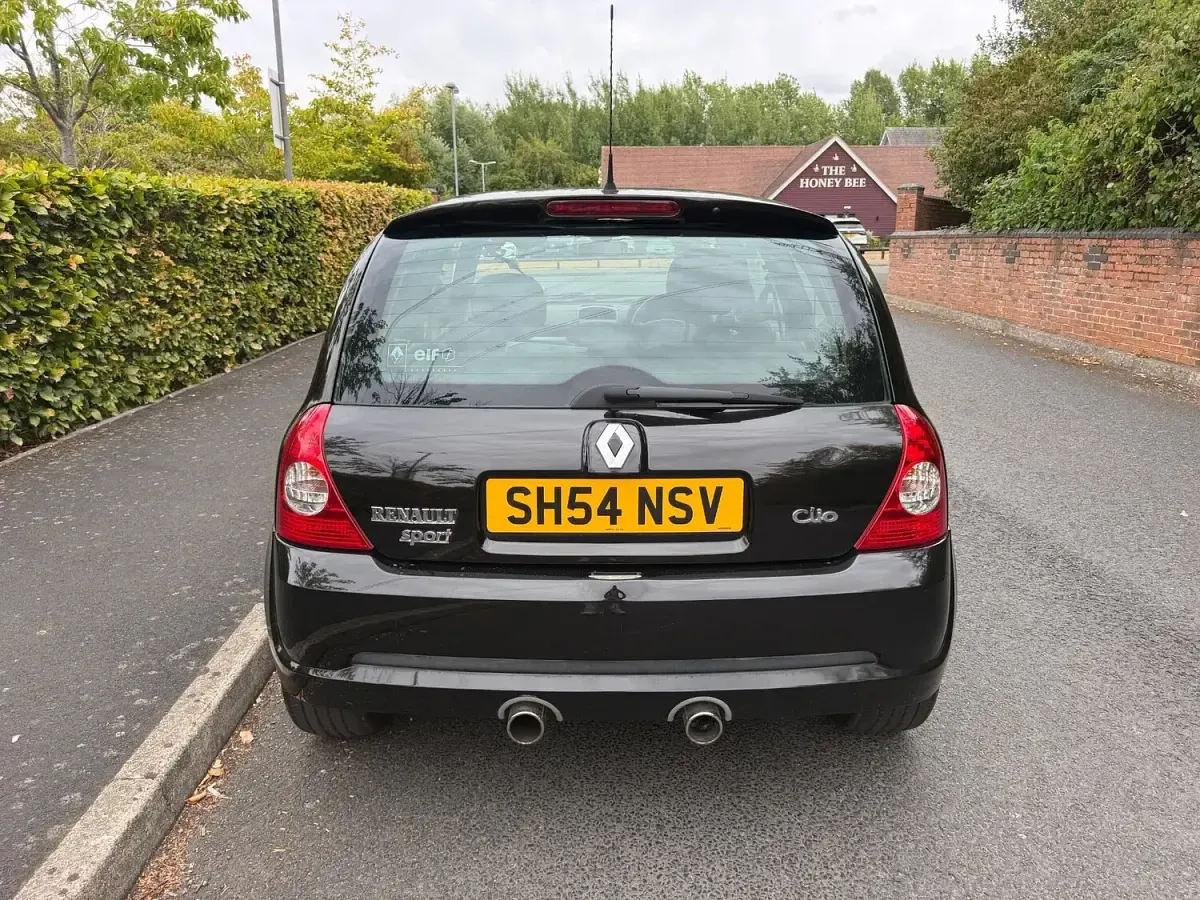 Used Renault Clio 182 HP (133 kW) 2004 Black Hatchback