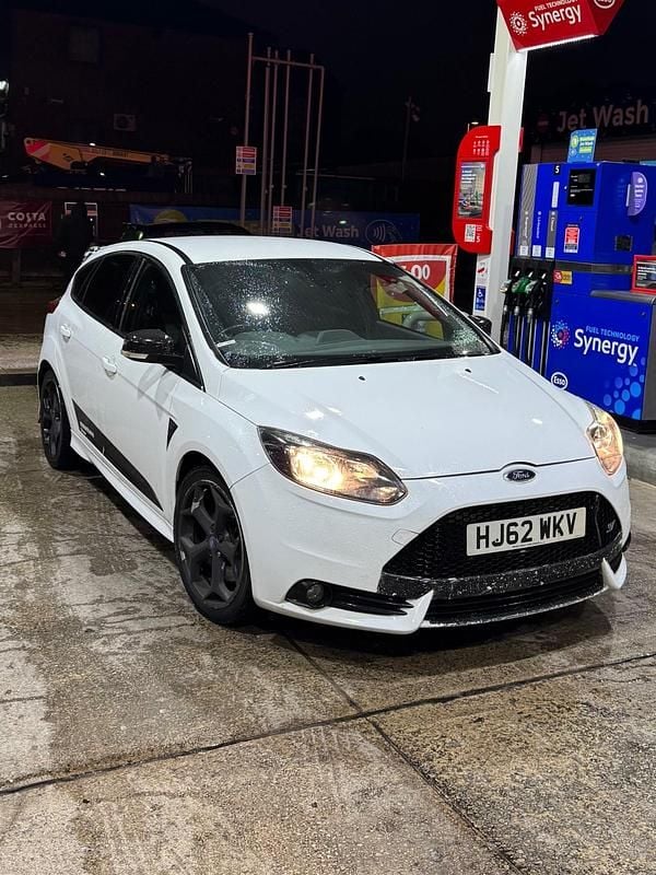 White Used 2012 Ford Focus ST Hatchback | £4,995 (Fair price) - Image 1/4